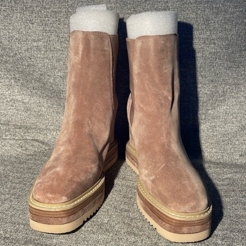 Vince Camuto Alma En Peña. NWT